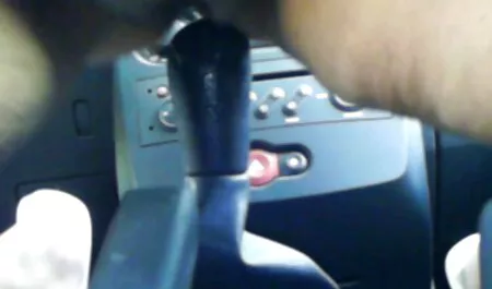 リトルエールカメアンドラは彼女の体を示すために小さなスタジオに来ました 女の子 の ため の エロ 動画