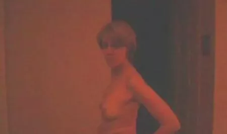 駐車場で車の中で舌 女の子 用 エロ ビデオ