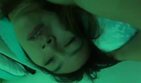 マリーナに黒の靴下を与える彼女の深い肛門 女の子 ため の エロ 動画