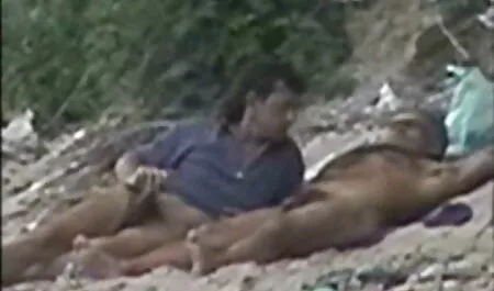 乳首はビリヤード舌の広がりを防ぎました 女の子 の ため エロ 動画