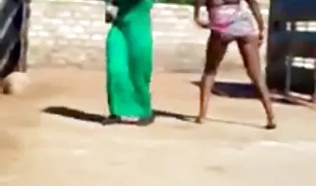 女の子に隠されたスーツケースやfucks彼女のパンツはpee 女の子 向け 無料 エロ 動画