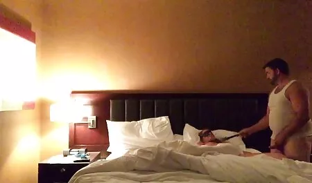 お尻が夜に出かけるときにろうそくとライトで自慰行為 女の子 用 アダルト ビデオ