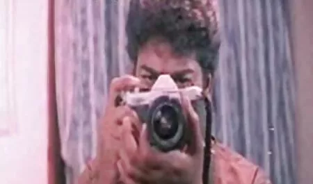 バーでレースのスカートを見下ろす アダルト 動画 女の子 向け