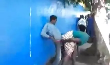 若い雌犬でスカートで肛門 女の子 の 為 の エロ 動画