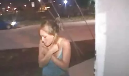 女の子は珍しい椅子で自慰行為をサポートしています 女の子 の ため の エロ 動画