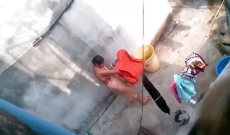 彼女の友人の足を愛する美しい雌犬 無料 エロ 動画 女の子 用