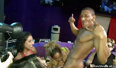 ビーチに面したコックを吸う 女の子 用 アダルト ビデオ