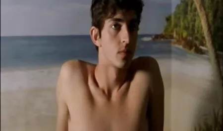 ベッドでブルネットでビデオを見る 女の子 向け エロ 動画 無料