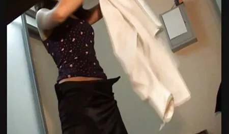 美しさは新鮮な空気の中で自慰行為をする 女の子 用 の エロ 動画