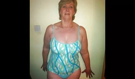 彼女は彼女の目を閉じて、彼女の先生と一緒にアヒルを見ていた 女の子 用 エロ ビデオ