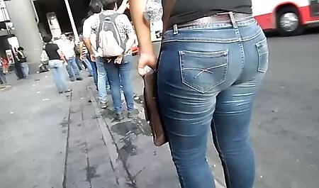 カメラの前であなたの美しい服を着て 女の子 の 為 の 無料 アダルト