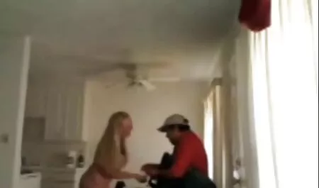 キッチンでプラス美しさtaghutは足を持ち上げます エロ 動画 女の子 向け