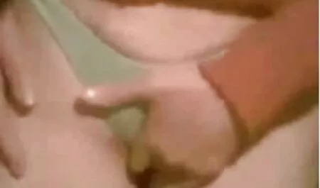 彼女は若いリサを穴に押し込み、精液は彼女の顔に残っています 女の子 の ため の 無料 エロ 動画