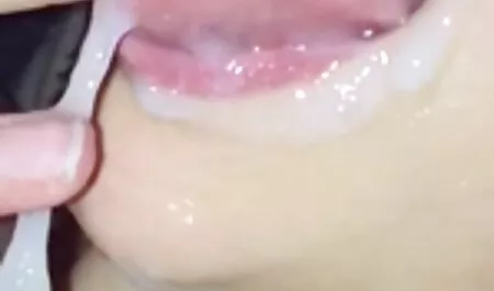 男の子は吸うと男に入れ墨を与える 女の子 の 為 の 無料 エロ 動画