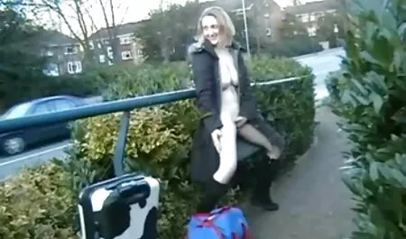 座ってろうそくを照らす 女の子 の ため の エロ ビデオ