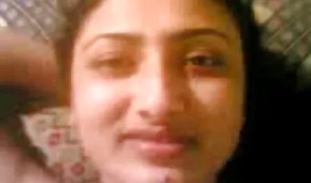 Svitaは肛門の中に緑色のディルドを引っ張ろうとします 女の子 専用 無料 エロ 動画