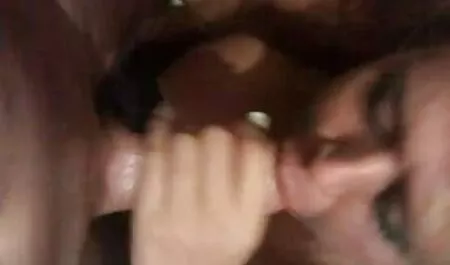 まず、彼女は優しく彼女のふくらんでいる唇の間に彼女のclitを押しつぶす 女の子 の ため の 動画 エロ