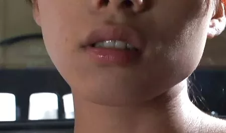 美しさの女の子は彼女の足を立ち往生し、fuckin'それ。 無料 エロ 動画 女の子 用