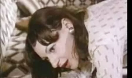 彼女は美しい剃られたソニアの帽子を持つ太いトランクを提示されました エロ 動画 女の子 向け