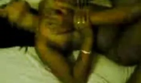 踏みにじる硬い熟女わんちゃん押し彼女の額 エロ 動画 女の子 むけ